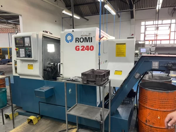 Torno CNC ROMI G-240 - frontal