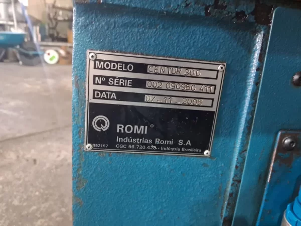 Torno Cnc Romi Centur 30D Mach 9 usada - placa de identificação