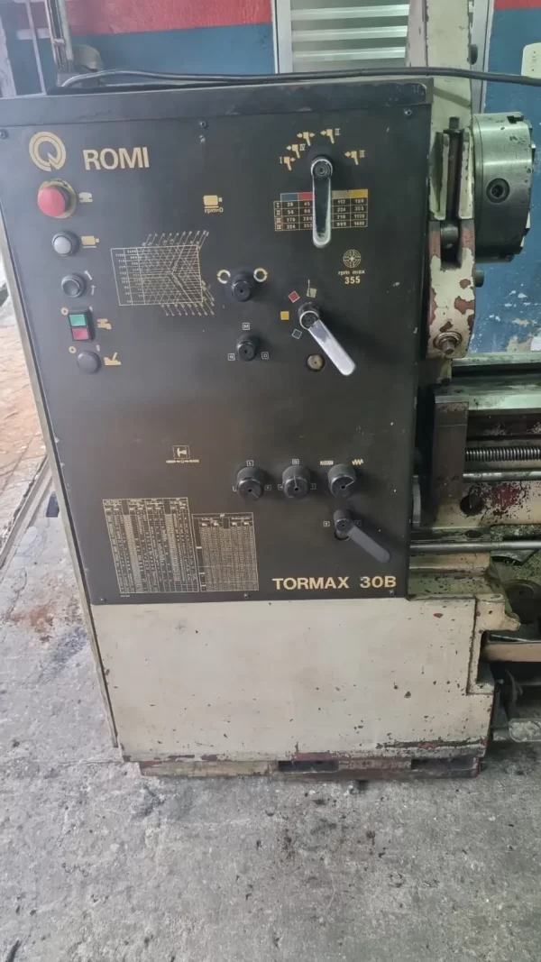 Torno Romi Tormax 30B 3250 x 660mm Usado - frontal