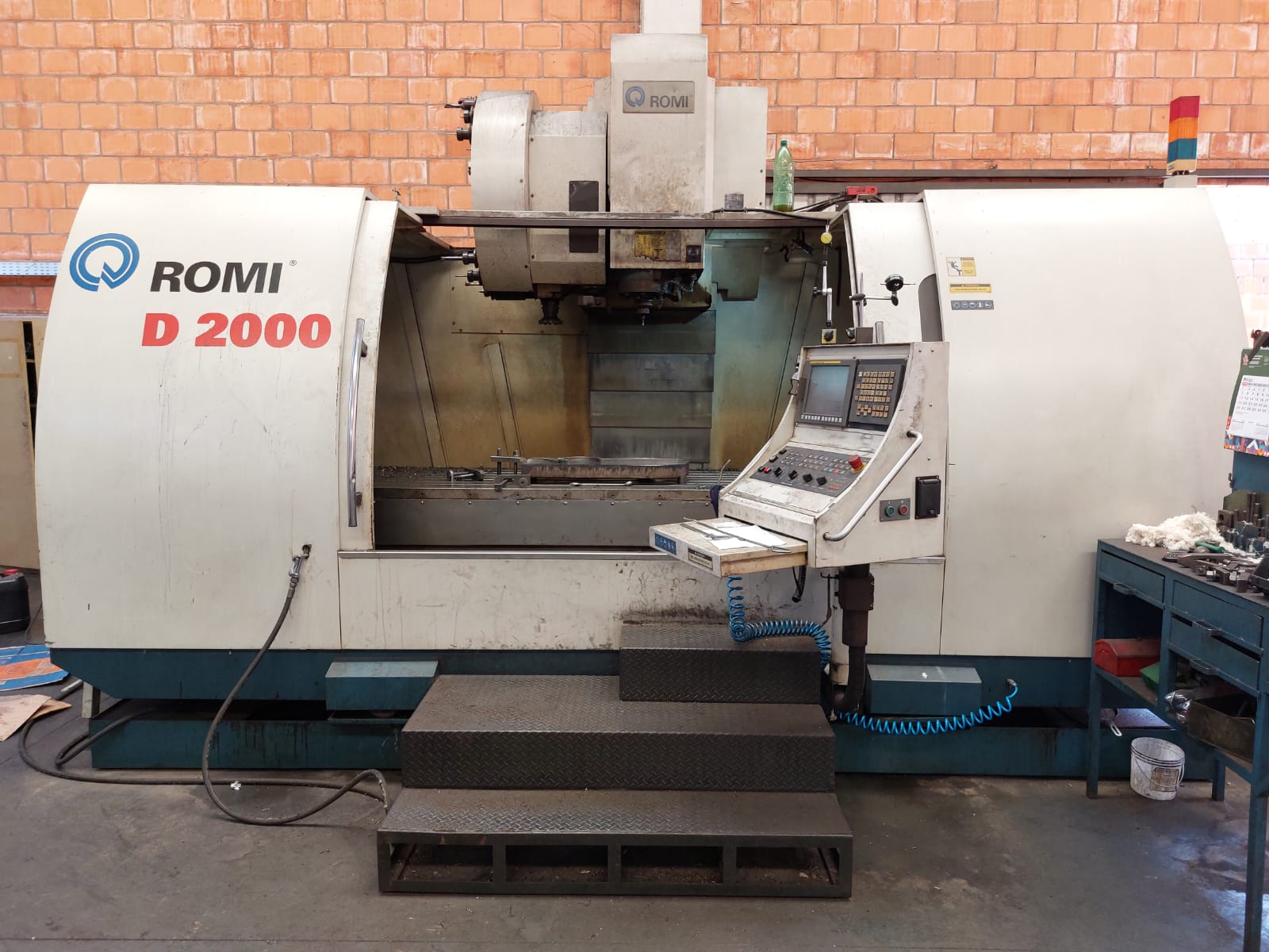 Centro de usinagem vertical ROMI D-2000 1 Centro de usinagem vertical ROMI D-2000 - frontal