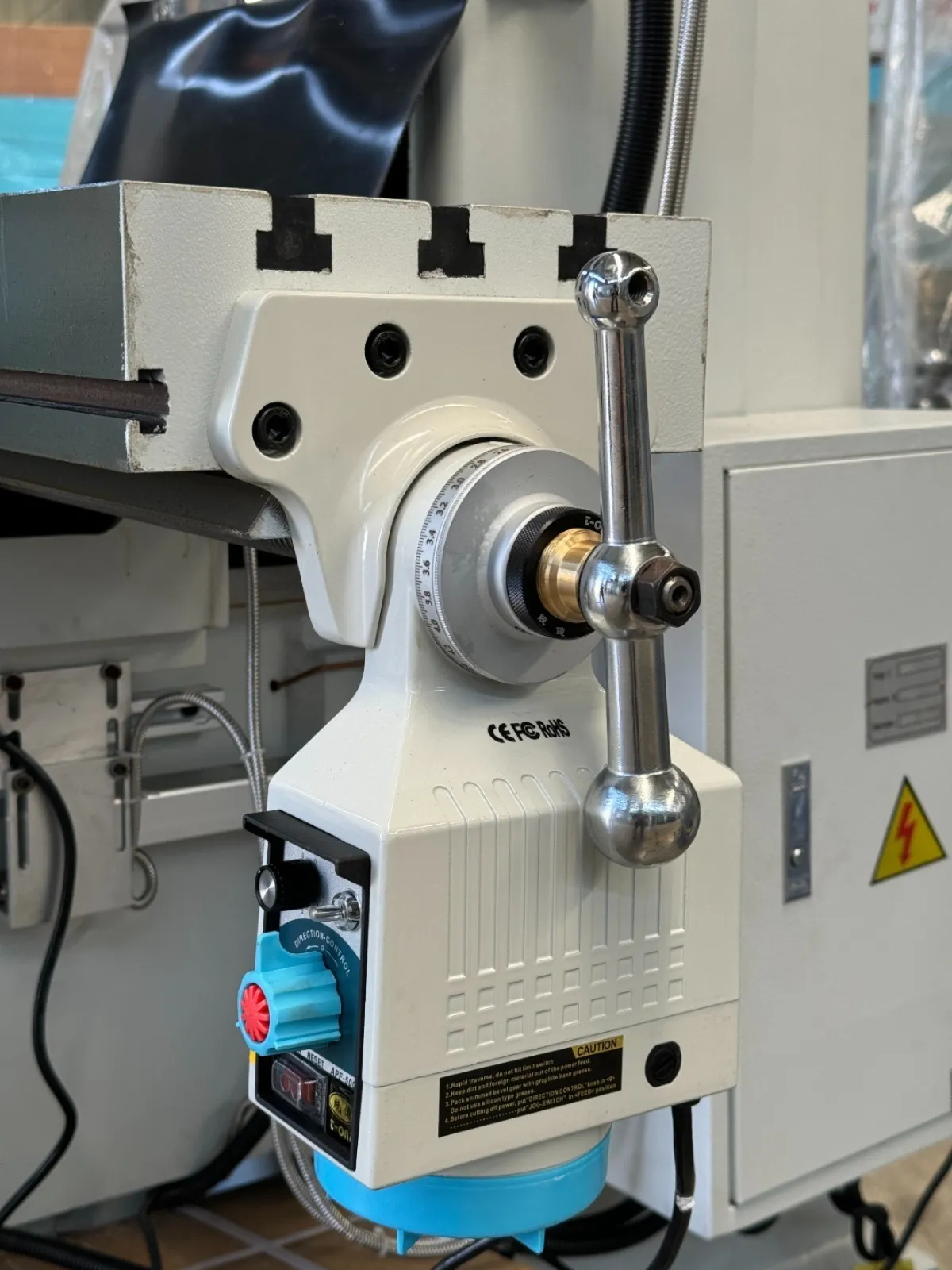 Fresadora Ferramenteira NOVA Iso 40 com Inversor 2 Fresadora Ferramenteira NOVA Iso 40 com Inversor - detalhes dos avanços automáticos