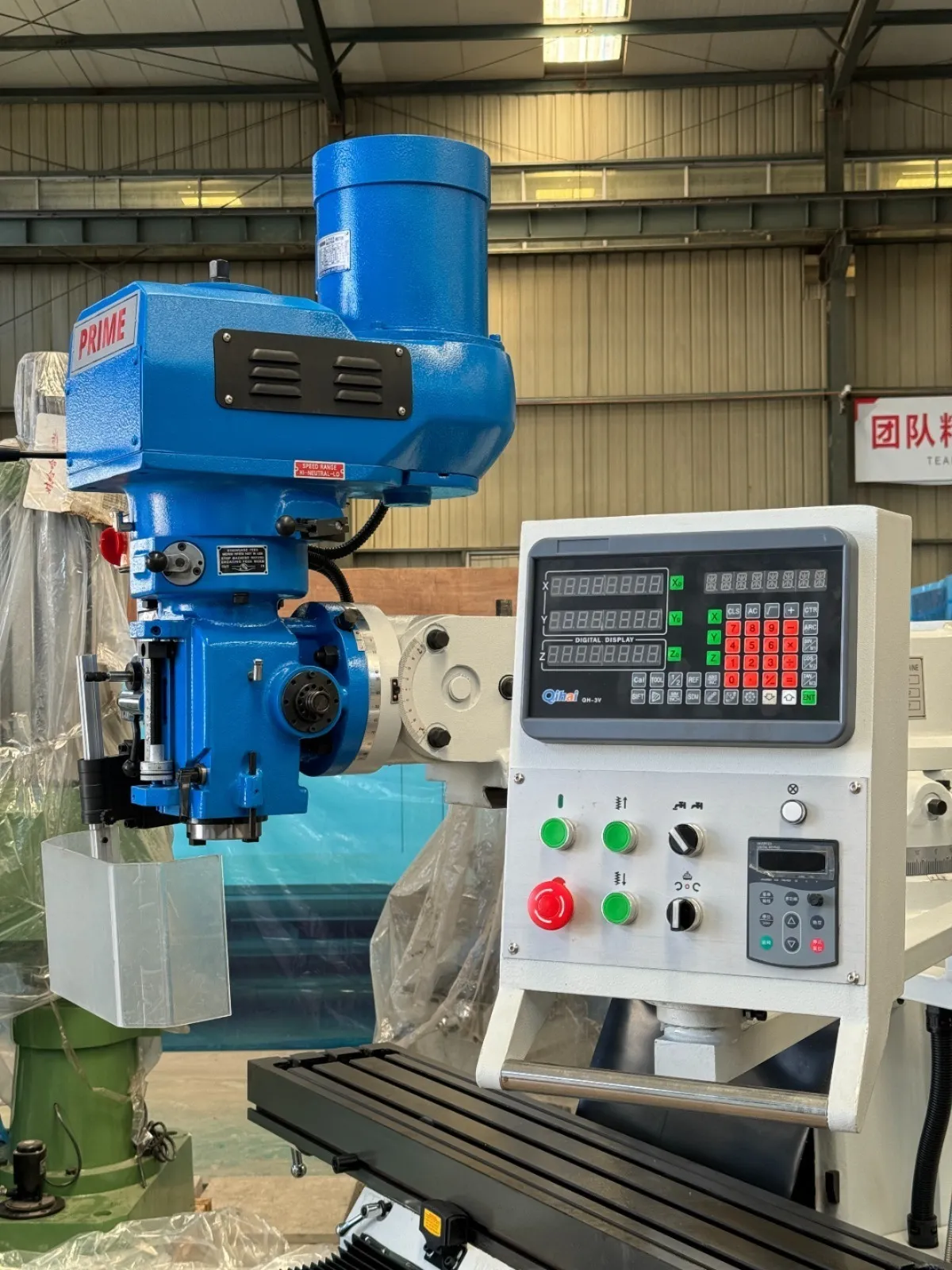 Fresadora Ferramenteira NOVA Iso 40 com Inversor 4 Fresadora Ferramenteira NOVA Iso 40 com Inversor - painel de comando, inversores e digital