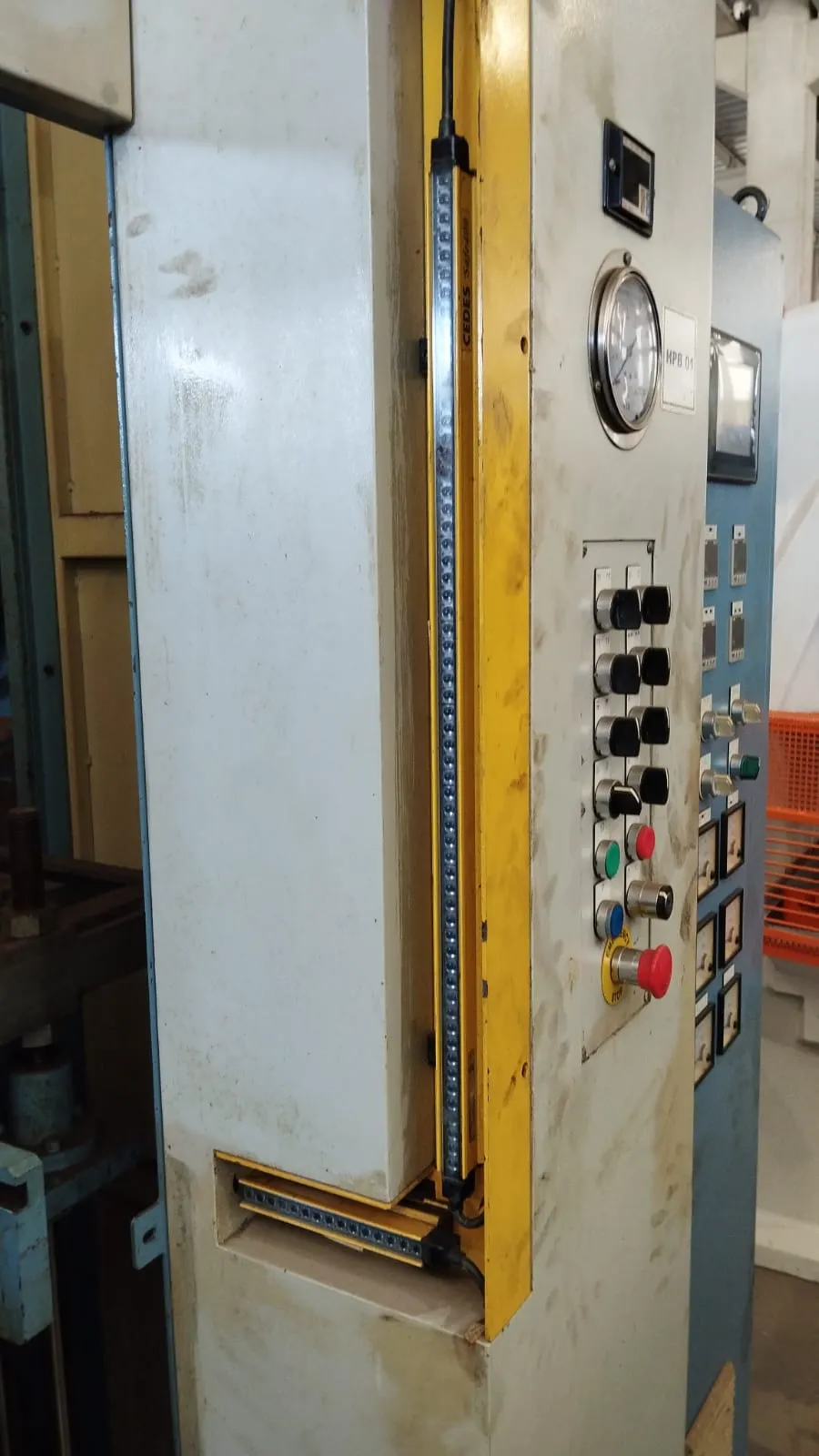 Prensa de Borracha TYC 250T Usada 5 Prensa de Borracha TYC 250T Usada - Imagem 5