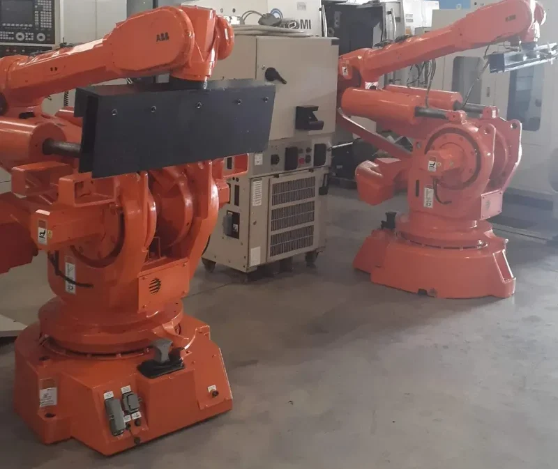 Robos Industriais Articulado Usados principal vista frontal