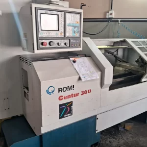 Torno Cnc Romi Centur 30D Mach 9 usada - frontal