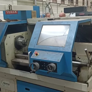 Torno Cnc Usado Veker Hidráulico Ano 2010 - vista lateral