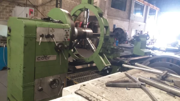 Torno Mecânico Industrial de Grande Porte Coer - Imagem 3