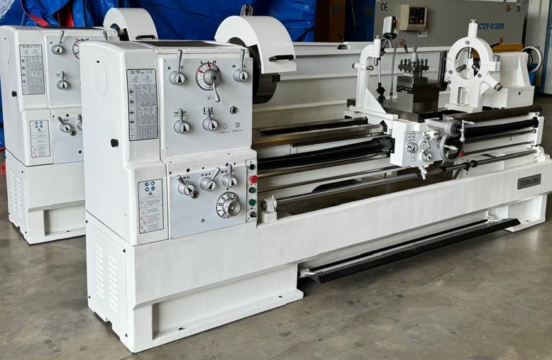 Torno Mecânico C6266 x 2000 mm NOVO - Detalhes Frontais