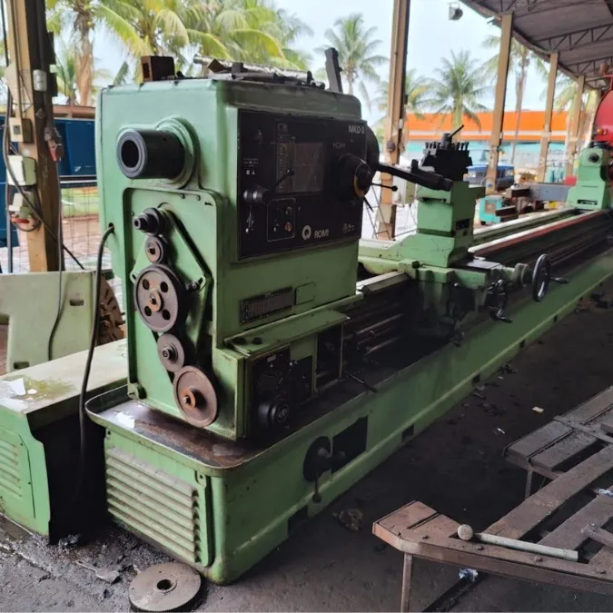 Torno Mecânico Romi MKDII 6000 Metros - frontal lateral