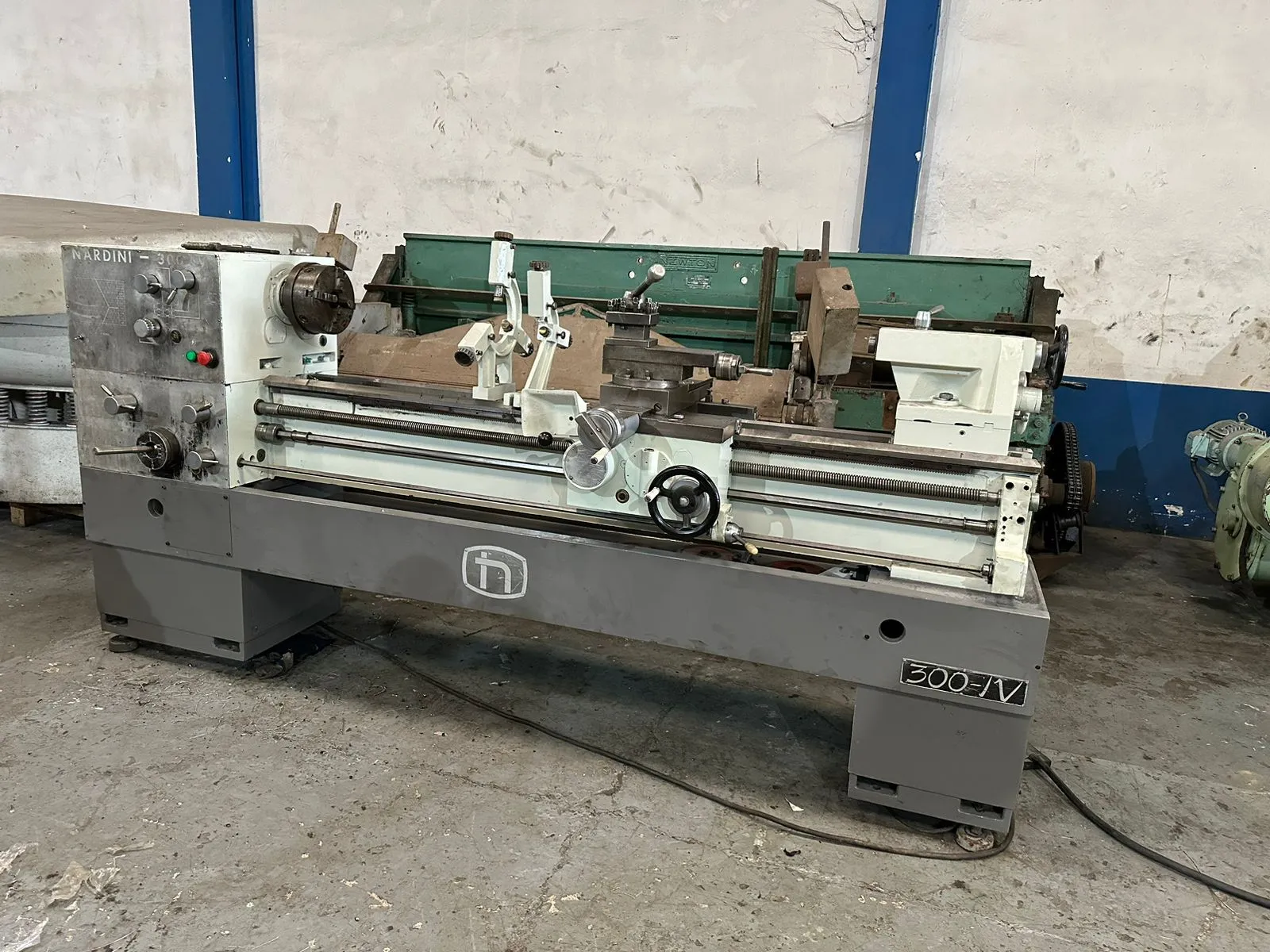 Torno Mecânico Nardini 300 IV usado - frontal