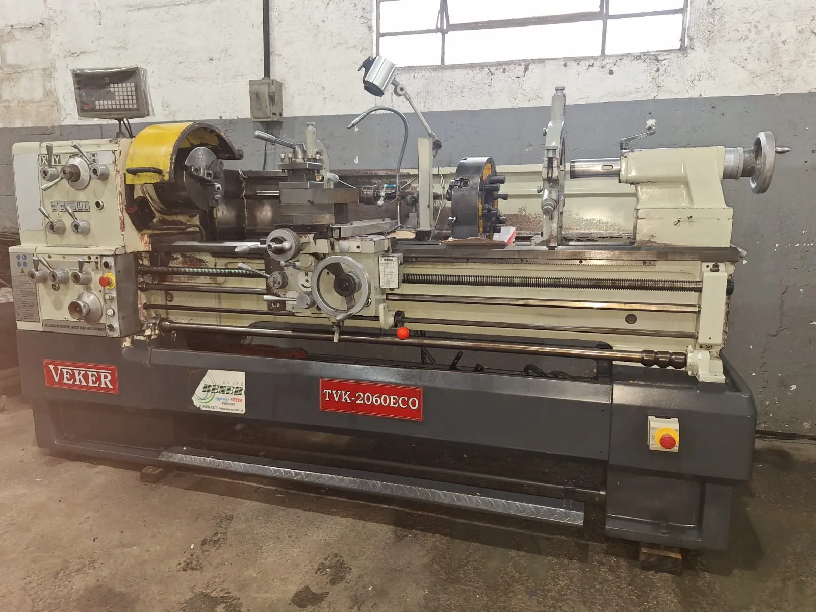 Torno Mecânico Usado Veker MVK2060 - frontal
