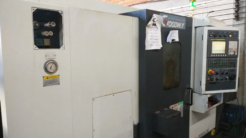 Centro de torneamento usado GOODWAY GLS-2000-LYS 2014 frontal com Fanuc 0i‑Mate TD