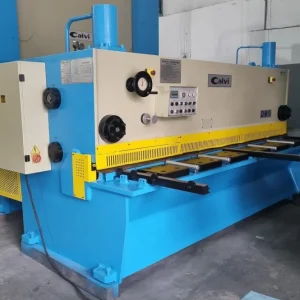 Guilhotina Hidráulica CN Calvi 6,4 x 3100 mm - imagen lateral