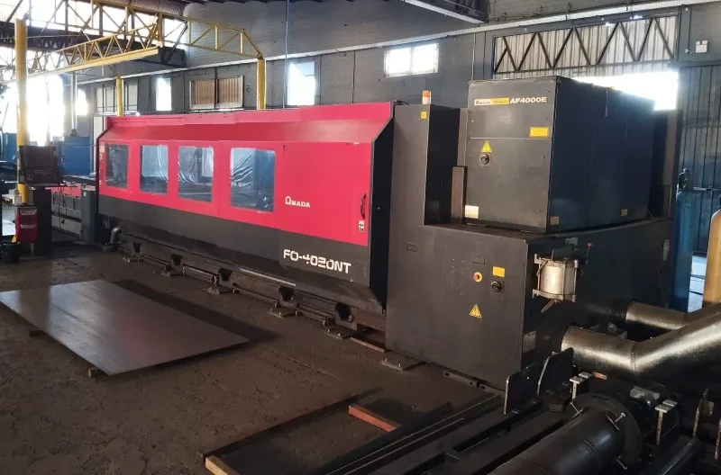 Máquina de Corte a Laser Metal Amada FO4020NT - vista frontal