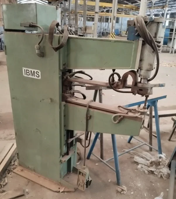 Máquina de Solda a Ponto IBMS 80KVA - vista frontal