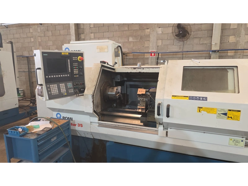 Torno CNC ROMI Centur 35D Ano 2008 - vista frontal