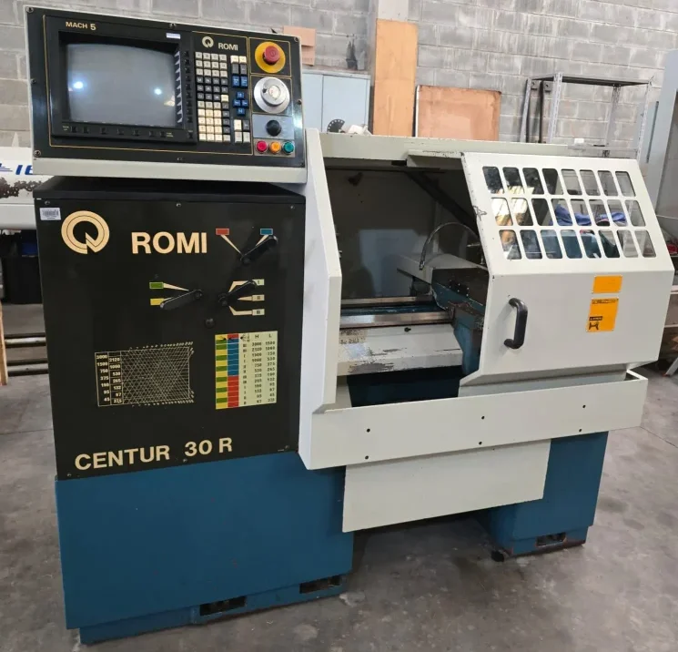 Torno CNC Romi 30 R Usado Mach 5 - vista frontal