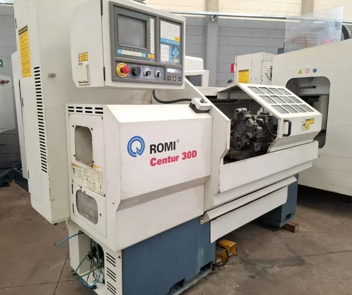 Torno CNC Romi Centur 30D Usado 2001 2 vista lateral Torno CNC Romi Centur 30D Usado 2001