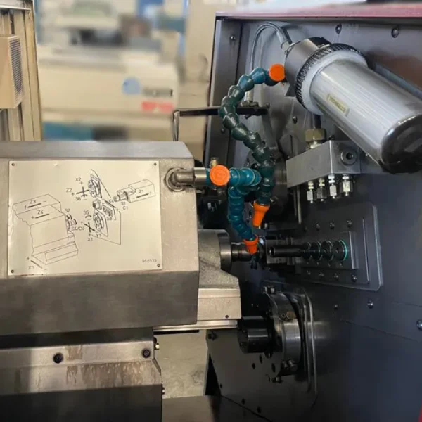 Torno CNC TRAUB TNL-12 com Alimentador Detalhe da torre de ferramentas acionadas do Torno Traub TNL 12 CNC - alta versatilidade de usinagem