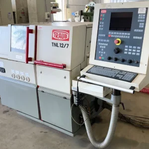 Torno CNC TRAUB TNL-12 com Alimentador vista frontal da máquina de cabeçote móvel para usinagem de precisão
