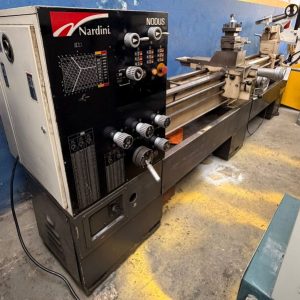 Torno Mecânico Nardini ND 325 - vista frontal lateral