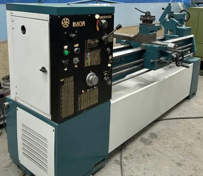 Torno Mecânico Usado IMOR II-520 1500 x 520mm - vista frontal