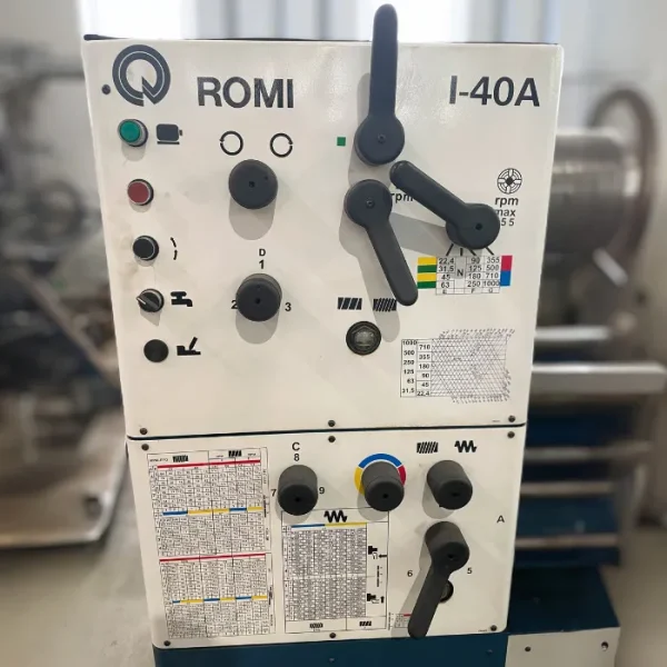 Torno Mecânico usado ROMI I40-A - vista do cabeçote detalhado