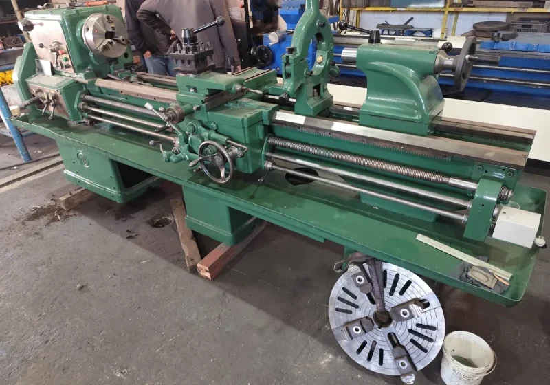 Torno Mecânico Imor MVN III 2000 x 500mm 2 Torno Mecânico Imor MVN III 2000 x 500mm - vista lateral com detalhe placa de 4 castanhas