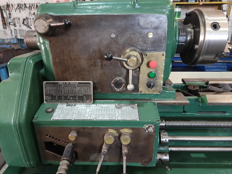 Torno Mecânico Imor MVN III 2000 x 500mm 4 Torno Mecânico Imor MVN III 2000 x 500mm - visão cabeçote e caixa de rosca