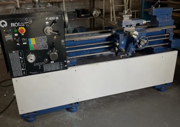 Torno Mecânico Romi P400 III 1000x400 - vista frontal