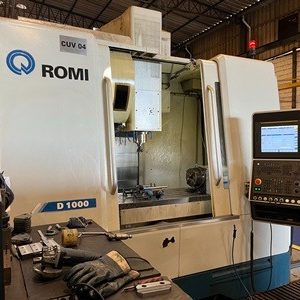 Centro de Usinagem CNC ROMI D1000 2018 - visão frontal