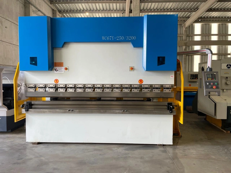 Dobradeira Hidráulica Nova PVK 250-3200 - vista frontal