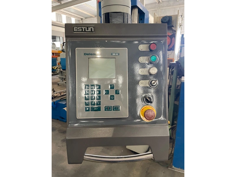 Dobradeira Hidráulica Calvi CN 4000mm 3 Dobradeira Hidráulica Calvi PVC 4000 x 200 ton