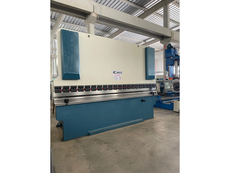 Dobradeira Hidráulica Calvi CN 4000mm 2 Dobradeira Hidráulica Calvi PVC 4000 x 200 ton