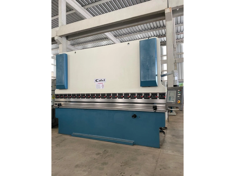 Dobradeira Hidráulica Calvi CN 4000mm - vista frontal