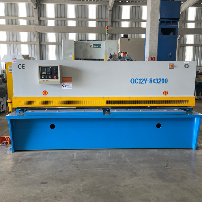 Guilhotina Hidráulica GHK 3200mm x 8mm Nova - vista frontal