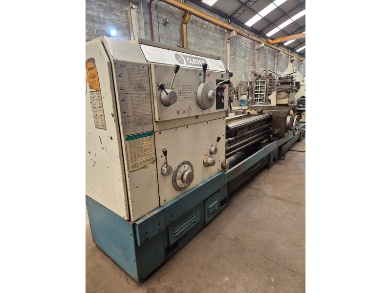 Torno Mecânico CLEVER Usado L-37120P - visão frontal lateral