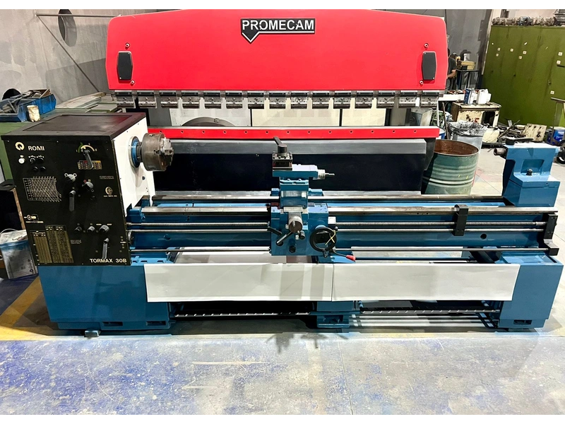 Torno Mecânico Romi Tormax 30B 2200x650mm - vista frontal