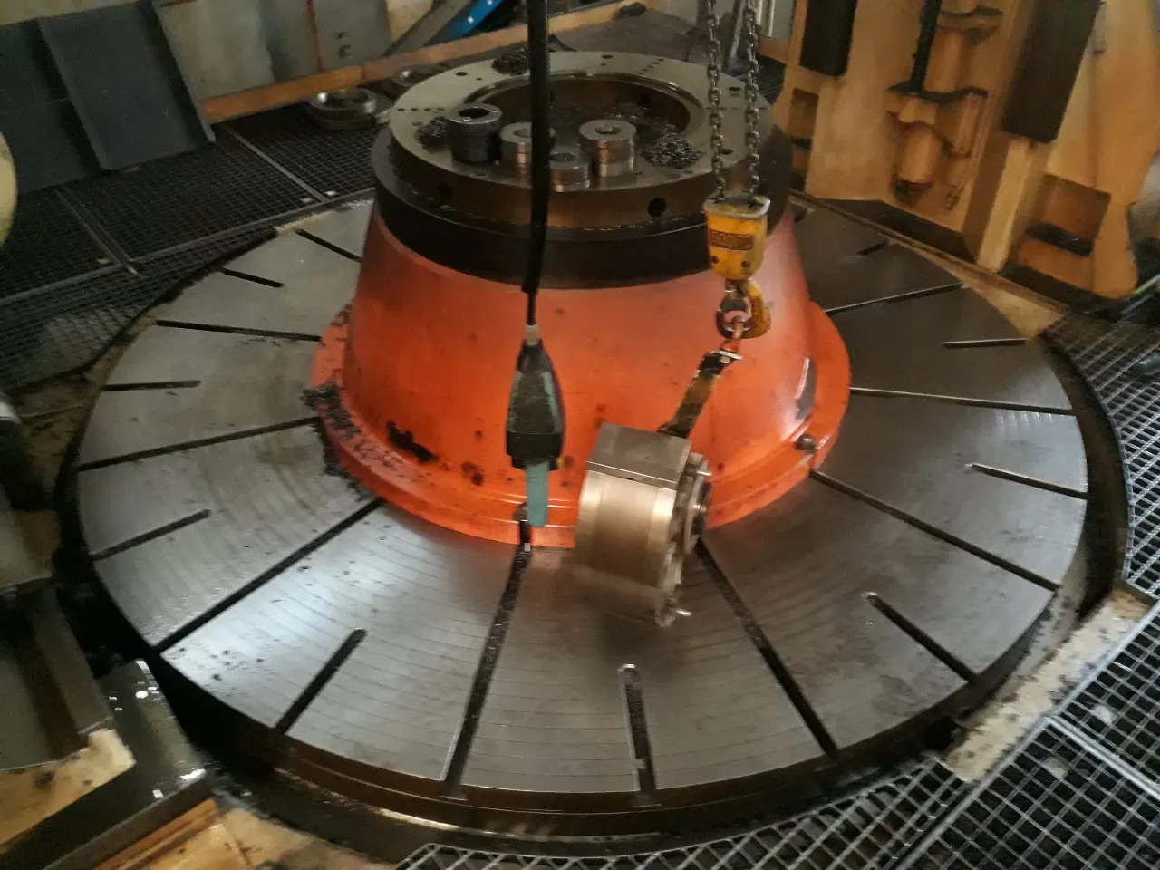 Fresadora de Engrenagens CNC PFAUTER - Imagem 4