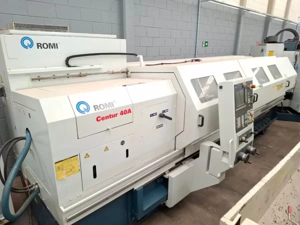 Torno CNC Romi Centur 40A 3000 x 685mm - Vista Frontal a 45 Graus