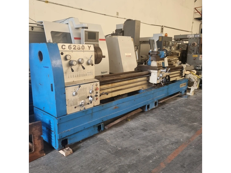 Torno Mecânico C-6280Y – 800X3000mm - vista frontal
